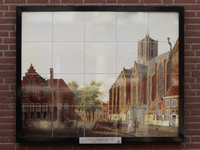 907005 Afbeelding van het tegelplateau met een replica van het schilderij 'De Sint Jacobskerk te Utrecht' uit 1780 van ...